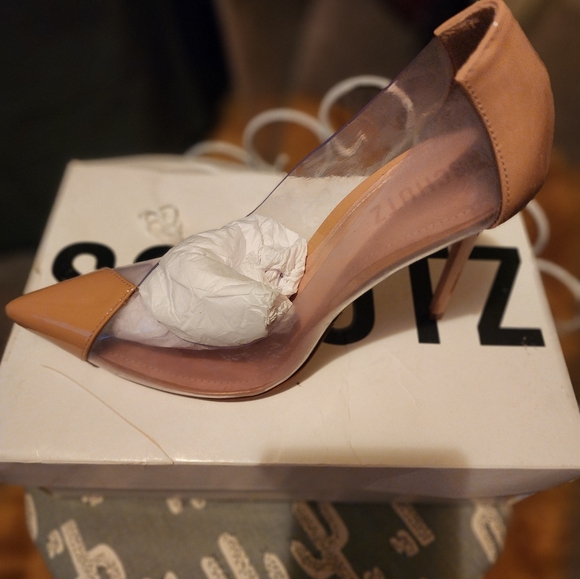 Shoes - Picture 6 of 8